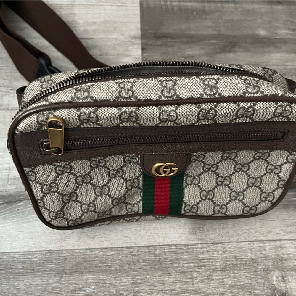 Authentic Gucci Fanny pack basically new  with box and dust bag